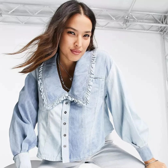 Free People, Size: Small. Daisy Denim Button-down. - Picture 3 of 16